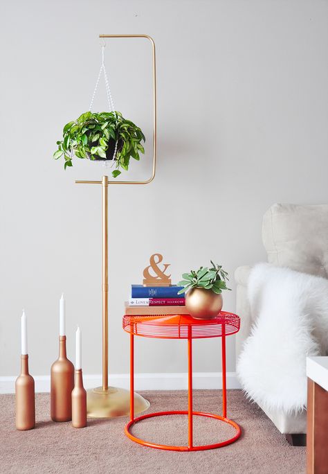 Plant Hanger Idea...maybe floor lamp, bird cage holder... Free Standing Hanging Plant Stand, Standing Lamp Plant, Gold Plant Stand, Wall Chair, Growing Tomatoes Indoors, Diy Macramé, Metal Plant Hangers, Hanging Plants Outdoor, Bird Cage Stand