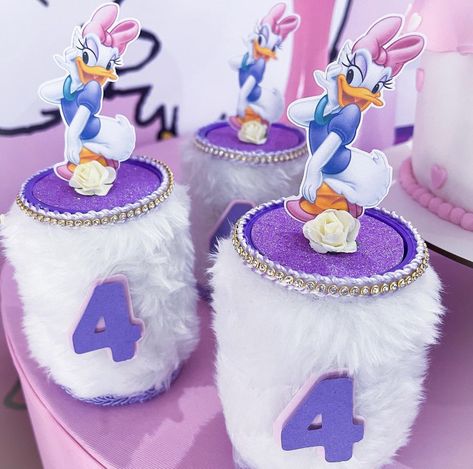 Daisy Duck Party, Minnie Mouse Party Decorations, Baby Gril, Daisy Party, Duck Birthday, Baby Shawer, Bday Girl, Daisy Duck, Minnie Mouse Party