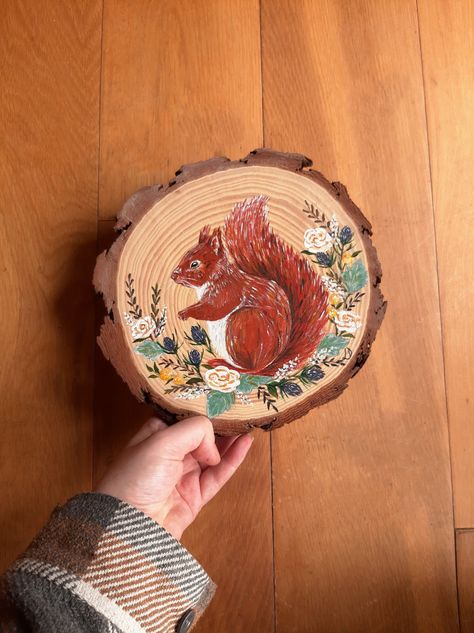 Squirrel Painting Acrylic, Log Slices Ideas, Wooden Slice Painting, Slate Ideas, Cottagecore Wall Decor, Large Wood Slices, Squirrel Painting, Squirrel Decor, Wood Slice Decor