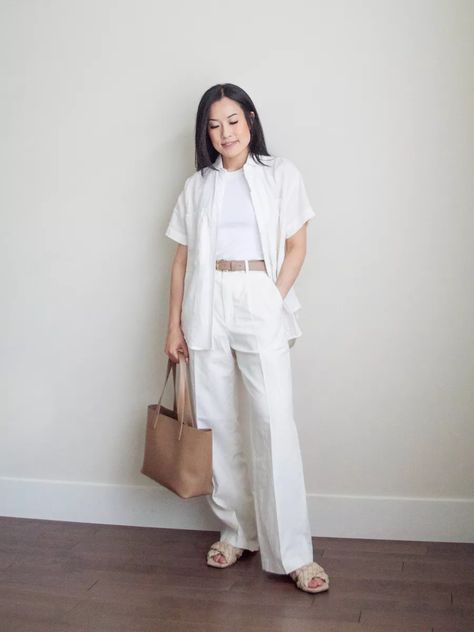 Linen Shirt And Pants, Shirt And Pants Outfit, Basic White Tank Top, Minimalist Outfit Ideas, Petite Fashion Outfits, Stylish Knitwear, Outfit Modest, Bag Minimalist, Striped Linen Shirt