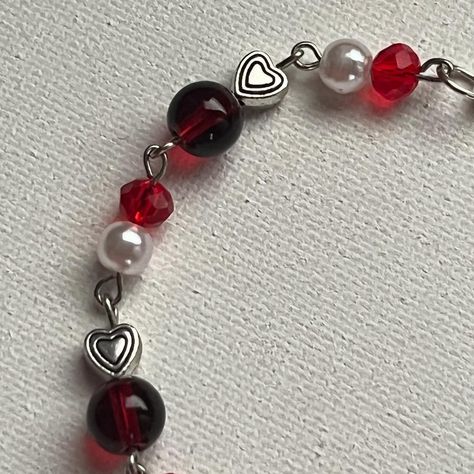 Selling on my instagram: norigazing #handmade #jewelry #bracelet #red #valentine #heart #heartcharm #white #beads #aesthetic #smallbusiness Bracelet Homemade, Beads Aesthetic, Valentines Bracelets, Red Valentine, White Bracelets, Cute Bracelets, Cute Profile Pictures, Jewelry Bracelet, Valentine Heart