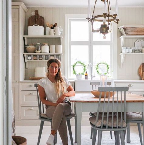 my scandinavian home: Before and After: A Run Down Property becomes a Beautiful Swedish Farmhouse Simple Cottage Interior, Swedish House Interior, Swedish House Design, Swedish Cottage Interior, Swedish Style Kitchen, Kitchen Beadboard, Cottages Interiors, Swedish Farmhouse, Scandinavian Cottage