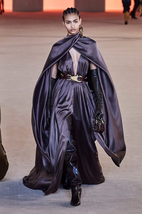 Olivier Rousteing Puts a High Fashion Spin on 'Star Wars' for Balmain’s Fall 2020 Collection - Fashionista Star Wars Fashion Gowns, Star Wars Gowns, Star Wars Style Fashion, Dune Aesthetic Fashion, Star Wars Aesthetic Outfit, Star Wars Inspired Fashion, Star Wars Outfits Aesthetic, Star Wars Style Inspired Outfits, Star Wars Fits