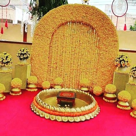 Urli Rental Haldi Decoration Ideas, Haldi Ceremony Decorations, Haldi Decoration, Small Wedding Decor, Haldi Decor, Wedding Hall Decorations, Wedding Decor Photos, Mandap Decor, Desi Wedding Decor