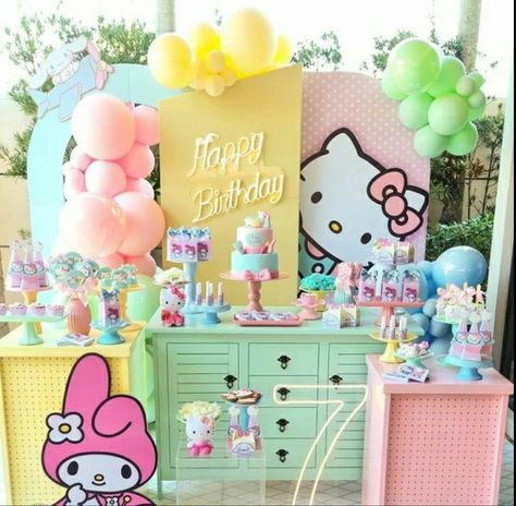 Sanrio First Birthday, Hello Kitty Halloween Decorations, Hello Kitty And Friends Birthday Party, Hello Kitty Birthday Party Ideas Decoration, Keroppi Party, Sanrio Party Ideas, Hello Kitty And Friends Party, Kitty Themed Birthday Party, Hello Kitty Themed Birthday Party