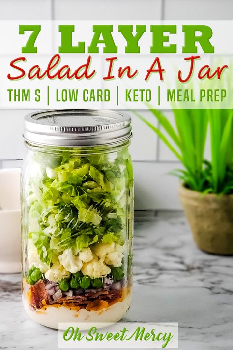 Low Carb Dressing, 7 Layer Salad, Mason Jar Salads, Low Calorie Salad, Layer Salad, Salad Jar Recipe, Jar Salads, Jar Salad, Keto Appetizers