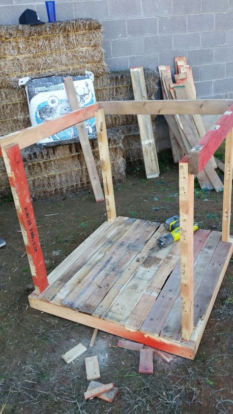 Chicken Coop Made of Pallets : 5 Steps - Instructables Design Chicken Coop, Chicken Coop Inside, Clean Chicken Coop, Shed Chicken Coop, Pallet Chicken Coop, Cheap Chicken Coops, Chicken Coop Pallets, Mobile Chicken Coop, Clean Chicken