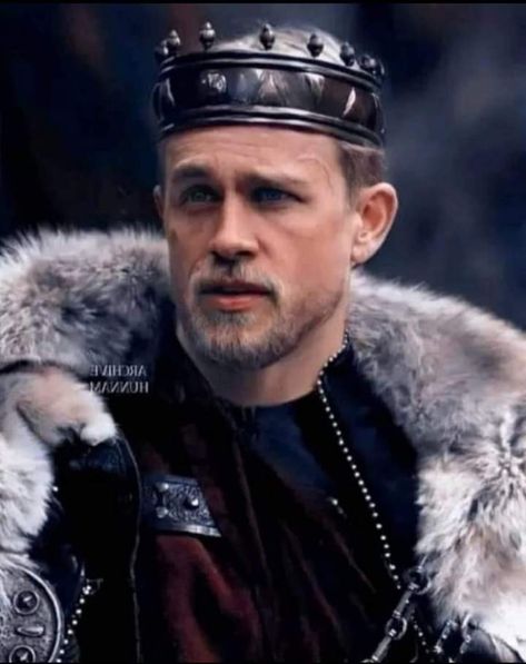 Charlie Hunnam Arthur, Charlie Hunnam King Arthur Aesthetic, Charlie Hunman King Arthur, King Arthur Charlie Hunnam, Pendragon The Legend Of King Arthur, King Arthur 2017, Charlie Hunnam King Arthur, King Arthur Movie, Free Funny Videos