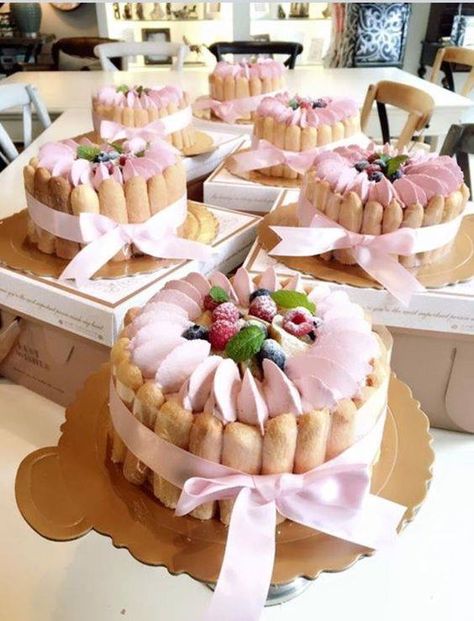 Charlotte Cake Decoration, Mothers Day Cake Decorating Ideas, Charlotte Cake Ideas, Raspberry Charlotte Cake, Charlotte Cake Recipe, Charlotte Cakes, Charlotte Russe Cake, Charlotte Dessert, Mini Charlotte