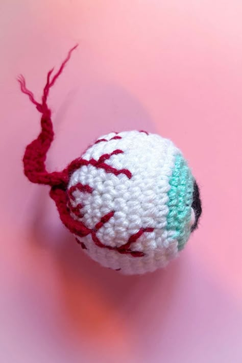 Eyeball Crochet Pattern Free, Anatomy Crochet Pattern, Crochet Eyepatch, Crochet Organs Free Pattern, Crochet Eyeball Pattern Free, Creepy Crochet Pattern, Eyeball Crochet, Crochet Eyeballs, Crochet Eyeball