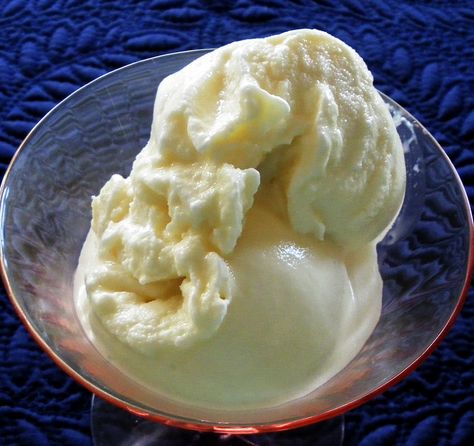 Country Vanilla Ice Cream Homemade Vanilla Ice Cream Recipe, Home Made Ice Cream, Homemade Ice Cream Recipe, Best Homemade Ice Cream, Vanilla Ice Cream Recipe, Ice Cream Freezer, Homemade Vanilla Ice Cream, Yummy Ice Cream, Homemade Ice Cream Recipes