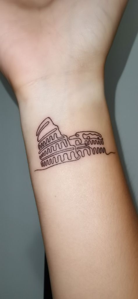 Rome Italy Tattoo, Rome Inspired Tattoos, Colosseum Tattoo, Rome Tattoo, Tattoo Roma, Italy Tattoo, Tattoo Board, Minimalist Tattoo, Rome Italy