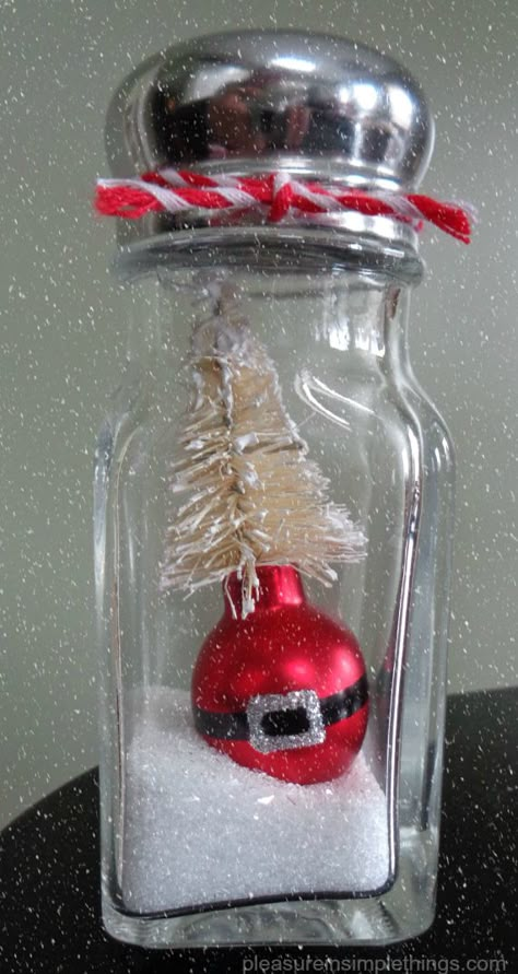 Santa ornament  salt shaker 'snow globe' by pleasure in simple things blog Salt Shaker Crafts, Vintage Christmas Crafts, Salt Shakers, Brush Trees, Holiday Crafts Christmas, Bottle Brush Trees, Salt Shaker, Christmas Ornament Crafts, Bottle Brush