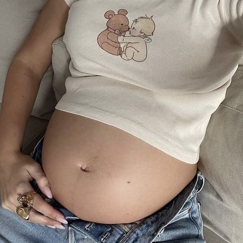 Pregnancy Belly Photos, Cute Pregnancy Pictures, Belly Photos, Boys Of Tommen, Pretty Pregnant, Cute Maternity Outfits, Future Mom, Stylish Maternity, Pregnant Woman