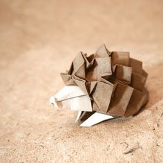 Origami Hedgehog, Dragon Origami, Origami Tattoo, Origami Lucky Star, Origami Paper Folding, Origami Star Box, Origami And Quilling, Origami Dragon, Origami For Beginners