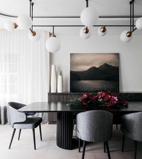 Black Chairs, Dining Room Contemporary, Esstisch Modern, Dining Room Interiors, Contemporary Dining Room, Dining Room Inspiration, The Dining Room, Apartment Living Room, Modern Dining Room