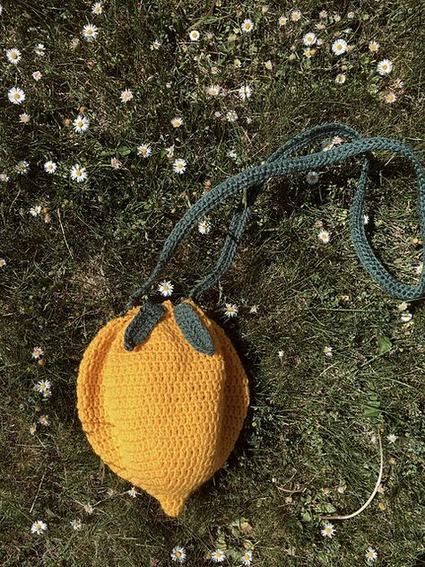 Ravelry: Lemon bag pattern by Sasja de Niet Lemon Crochet Bag, Cottage Core Crochet Patterns, Lemon Crochet, Lemon Bag, Crochet Lemon, Crochet Hook Size, Scrap Yarn, Crochet Bee, Lemon Patterns