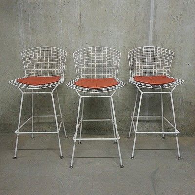 Bertoia stool- comfortable, black or white frame Wire Bar Stools, Harry Bertoia, Kitchen Plans, Danish Design, Counter Stools, Kitchen Inspirations, Bar Stool, White Frame, Stools