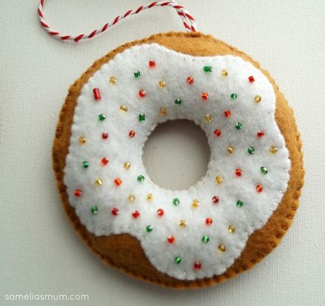 Felt Donut Ornament, Felt Doughnut, Christmas Crochet Decorations, Felt Donut, Donut Christmas, Donut Ornament, Crochet Decorations, Christmas Donuts, Donut Decorations