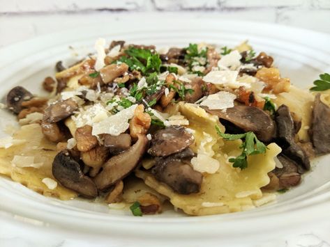 Beauty and the Beets Simple 15-minute Mushroom Ravioli with Brown Butter Sauce Mushroom Ravioli Sauce, Ravioli With Brown Butter Sauce, Ravioli Sauce, Creamy Avocado Pasta, Spinach Ravioli, Mushroom Ravioli, Brown Butter Sauce, Bbq Sandwich, Avocado Pasta