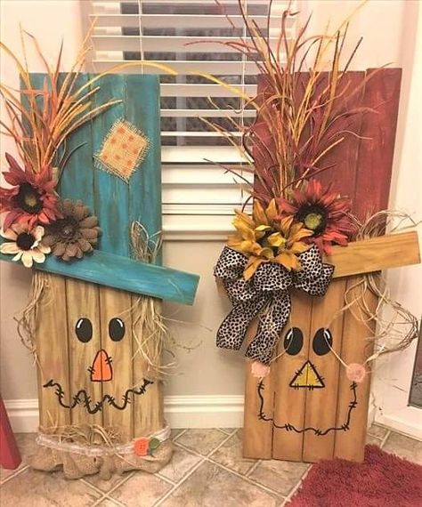 Thanksgiving Wood Crafts, Fun Diy Halloween Decorations, Fall Yard Decor, Scarecrow Crafts, Fall Wood Crafts, Halloween Wood Crafts, Fall Arts And Crafts, Barn Wood Crafts, Easy Fall Crafts