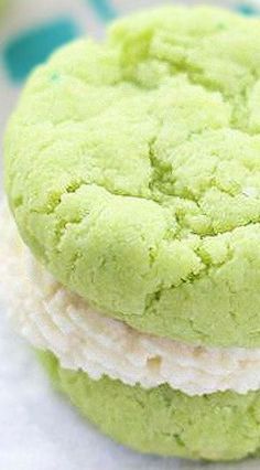 Key Lime Whoopie Pies, Whoopi Pies, Whoopee Pie, Key Lime Recipes, Whoopie Pie Recipe, Lime Desserts, Eating Less, Whoopie Pie, Lime Recipes