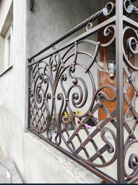 Nice Balcony, Modern Window Grill, Hand Railing, Iron Stair Railing, Wrought Iron Stairs, Balcony Grill, Railings Outdoor, Metal Stairs, Metal Railings