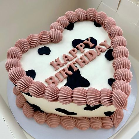 Pin It • Instagram Western Cakes Birthday For Women, Western Birthday Cakes Women, Country Cakes Birthday, Western Cakes Birthday, Retro Cake Design, Aesthetic Bday Cakes, Birthday Cake Cow, August Cake, Cow Print Cake