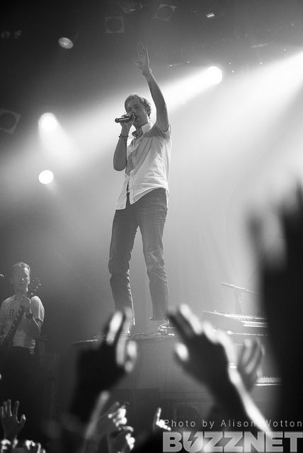 Andrew McMahon of Jack's Mannequin Standing on Piano by Alison Wotton, via Flickr Benny And The Jets, Andrew Mcmahon, Photoshoot Inspiration, Music Is Life, One And Only, Piano, Wonder, Concert, Music