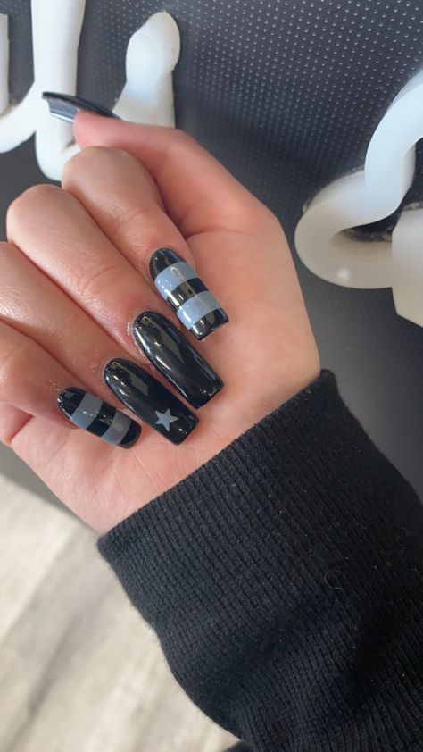 Black Easy Nails, Cute Square Nails Long, Emo French Tip Nails, Short Nail Designs Grunge, Black Cute Nails, Black Nails With Charms, Grunge Nail Designs, Black Emo Nails, Y2k Nails Black