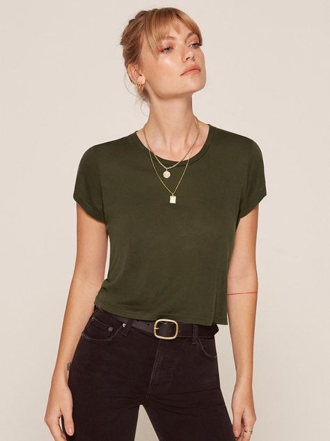 Army Green Tshirt Outfit, Green Tshirt Outfit, Tshirt And Jeans, Tshirt Outfit, Love Jeans, Denim Trends, Cute Crop Tops, Green Tshirt, Denim Branding