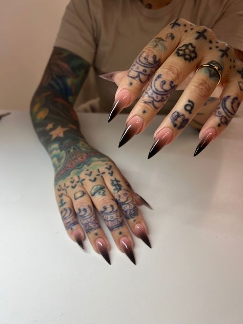 Nail School Ideas, Light Goth Nails, Creepy Nail Ideas, Alt Goth Nails, Alt Wedding Nails, Claw Like Nails, Long Alt Nails, Witch Craft Nails, Southern Gothic Nails