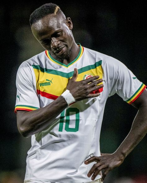 Sadio Mane Senegal, News Of The World, Football Recruiting, Sadio Mane, Soccer Goal, Football News, Football Wallpaper, Sports Top, Funny Animal Videos