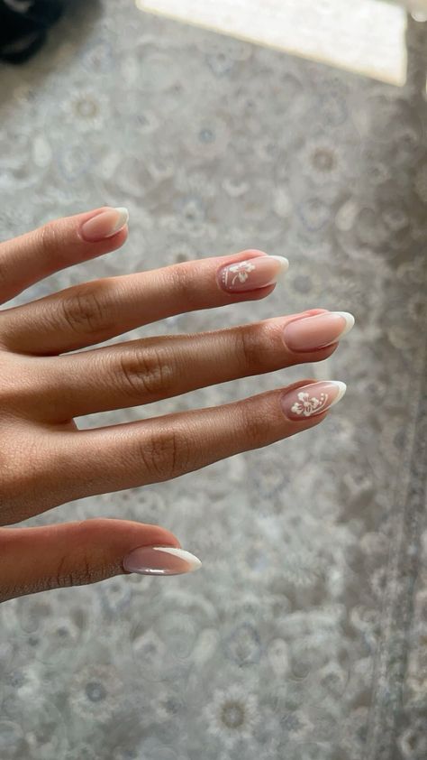 Almond French Tip Nails Flowers, Neutral Nails White Design, French Tip Hibiscus Almond Nails, Cyprus Inspired Nails, Almond Hawaiian Flower Nails, Nails Almond Design Summer, Summer Nail Ideas French Tips Almond, Summer Nail 2024 Trends White, Nails W Flower Design