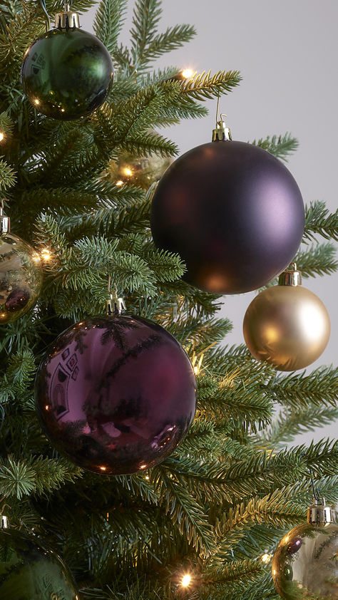 Jewel Toned Christmas, Tree Inspiration, Whimsical Nature, Christmas 2025, Dark Christmas, Christmas Tree Inspiration, Purple Christmas, Christmas Tree Baubles, Christmas Decoration Ideas