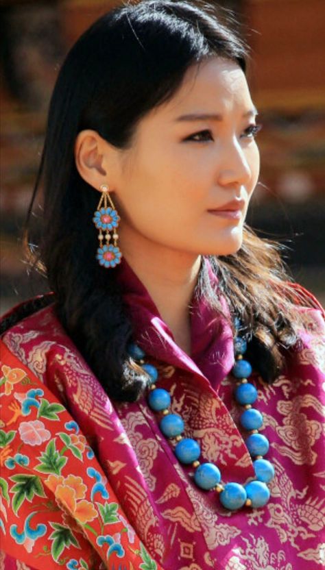 Bhutanese Dress, Elizabeth 1st, Jetsun Pema, Royal Houses, Formal Saree, Royal House, Fun Shots, Jewellery Ideas, Bhutan