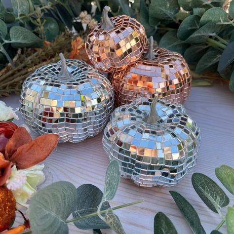 Disco Fall Decor, Groovy Halloween Decor, Disco Halloween Decor, Disco Ball Home Decor, Halloween Disco Ball, Disco Ball Halloween, Glam Halloween Decor, Autumn Ball, Disco Ball Pumpkin