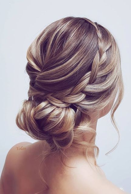 Peinados Wedding Updo Hairstyles, Bride Hairstyles Updo, Messy Hair Updo, Wedding Hair Side, Rustic Wedding Hairstyles, Silver Hair Clip, Bridal Hair Inspiration, Elegant Wedding Hair, Wedding Guest Hairstyles