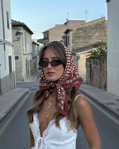 Italy Hair Scarf, Italy Head Scarf, Hair Scarf Beach Summer Outfits, Silk Scarf Beach Outfit, Old Money Head Scarf, Summer Neck Scarf Outfit, Beach Scarf Outfit, Scarf Beach Outfit, Old Money Summer Aesthetic