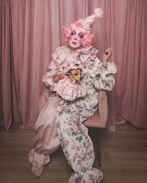 Pink Clown Outfit, Clowncore Costume, Women Clown Costume, Clown Costume Aesthetic, Clown Inspired Outfit, Clown Phobia, Fashion Clown, Cute Clown Costume, Clown Outfits