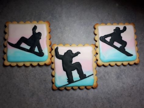 Snowboard Cookies Decorated, Snowboarding Cookies, Snowboard Cake, Ski Cake, Bday Cookies, Icing Decorations, Decorative Cookies, Themed Cookies, Royal Icing Decorations