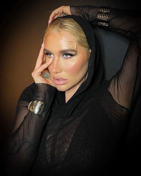 Kesha on Instagram: "about last night…" Kesha 2023, Kesha 2000s, 2010s Celebrities, Music Video Makeup, Kesha Rose, Video Makeup, About Last Night, Kesha, Side Profile