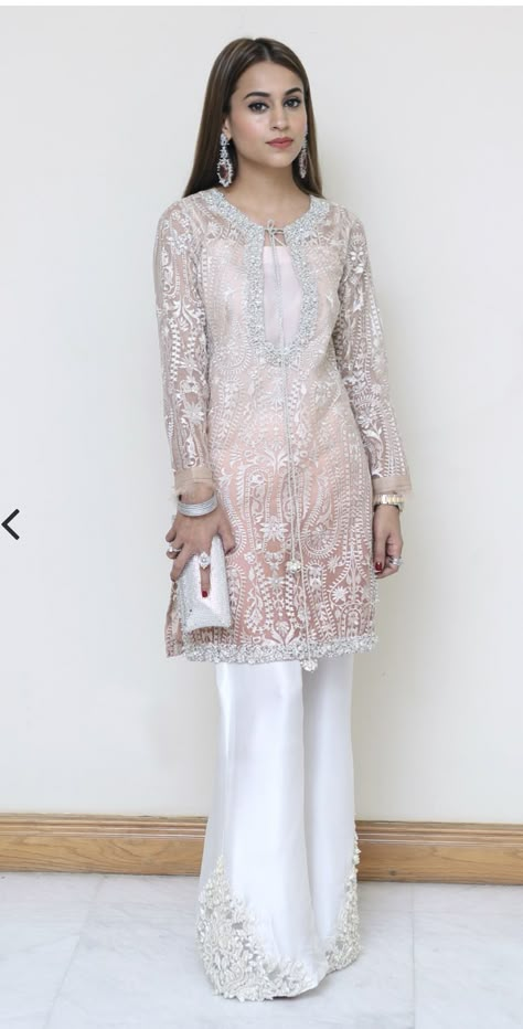 Post wedding dinners/ dawat outfit Pakistan Dress, Pakistani Wedding Outfits, Pakistani Fashion Party Wear, Pakistani Fashion Casual, Pakistani Clothes, Pakistani Fancy Dresses, Sleeves Designs For Dresses, Muslim Fashion Dress, Designer Party Wear Dresses