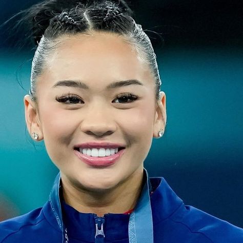 ExtraTV on Instagram: "Suni Lee is showing what the Olympic spirit is all about! 🥹🥰 After Team USA’s gold, she put an exclamation point on her comeback following a battle with two types of kidney diseases by winning bronze in the individual all-around final. 🥉 She posted that the medal “goes deeper than gymnastics.”   #Olympics #Paris2024" Suni Lee Olympic, Gymnastics Olympics, Exclamation Point, Team Usa, Role Models, Famous People, Gymnastics, Youtubers, Beautiful People