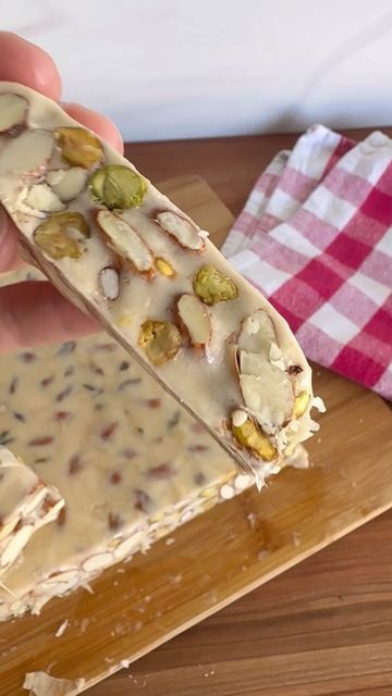 Torrone Recipe, Carmel Candy, Xmas Candy, Italian Christmas, Rocky Road, Italian Desserts, Recipe For Mom, Classic Italian, Candy Recipes