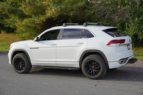 VW Atlas R-Type sporting RAL-B running boards and matching hitch step. Romik products fit the current 2024 Atlas as well. See all your styles at www.Romik.com #VWAtlas #VWAtlas2024 #VWAtlasforum @VW Atlas Owners Club @VW Atlas Enthusiasts @Atlas Forum Vw Atlas, American Muscle, Vision Board, Bike, Running, Cars, Sports