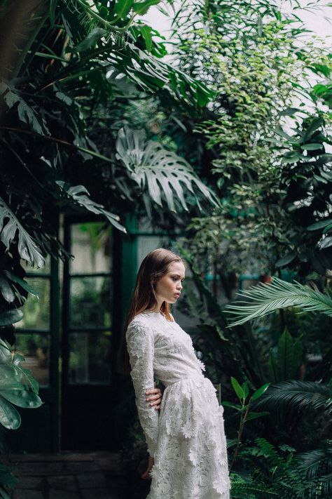 Botanical Garden Photo Shoot, Fashion Fotografie, Nature Photography Flowers, Pinterest Style, Nature Photoshoot, Photographie Portrait Inspiration, Family Ideas, Plant Photography, Garden Photography