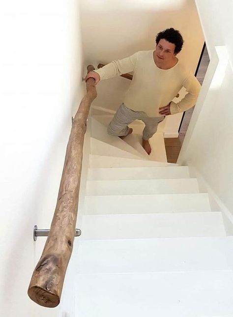 Use A Driftwood Log As A Stairway Handle Driftwood Railing, Driftwood Handrail, Hand Rail Ideas, Hand Railing, Stairs Railing, White Stairs, Staircase Railing, Diy Staircase, Staircase Handrail