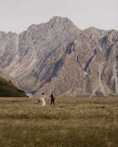 eloping in New Zealand // viktoria wanders // Talking you through why we eloped, reasons why you might want to elope and details on eloping in New Zealand. I share vendors, our photos, tips and advice in this helpful elopement guide. // #weddinginspiration #wedding #elopement #weddingideas #nz #mountains #married elopement tips elopement advice wedding planning Nz Elopement, Australia Elopement, New Zealand Elopement, Nz Wedding, We Eloped, New Zealand Wedding, Elopement Details, Elopement Aesthetic, South New Zealand