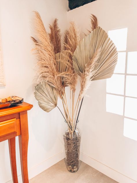 Aesthetic Hallway, Entrance Hall Decor, Sitting Room Decor, Salon Suites Decor, Boho Style Decor, Pampas Grass Decor, Wine Glass Art, Home Entrance, Boho Interiors